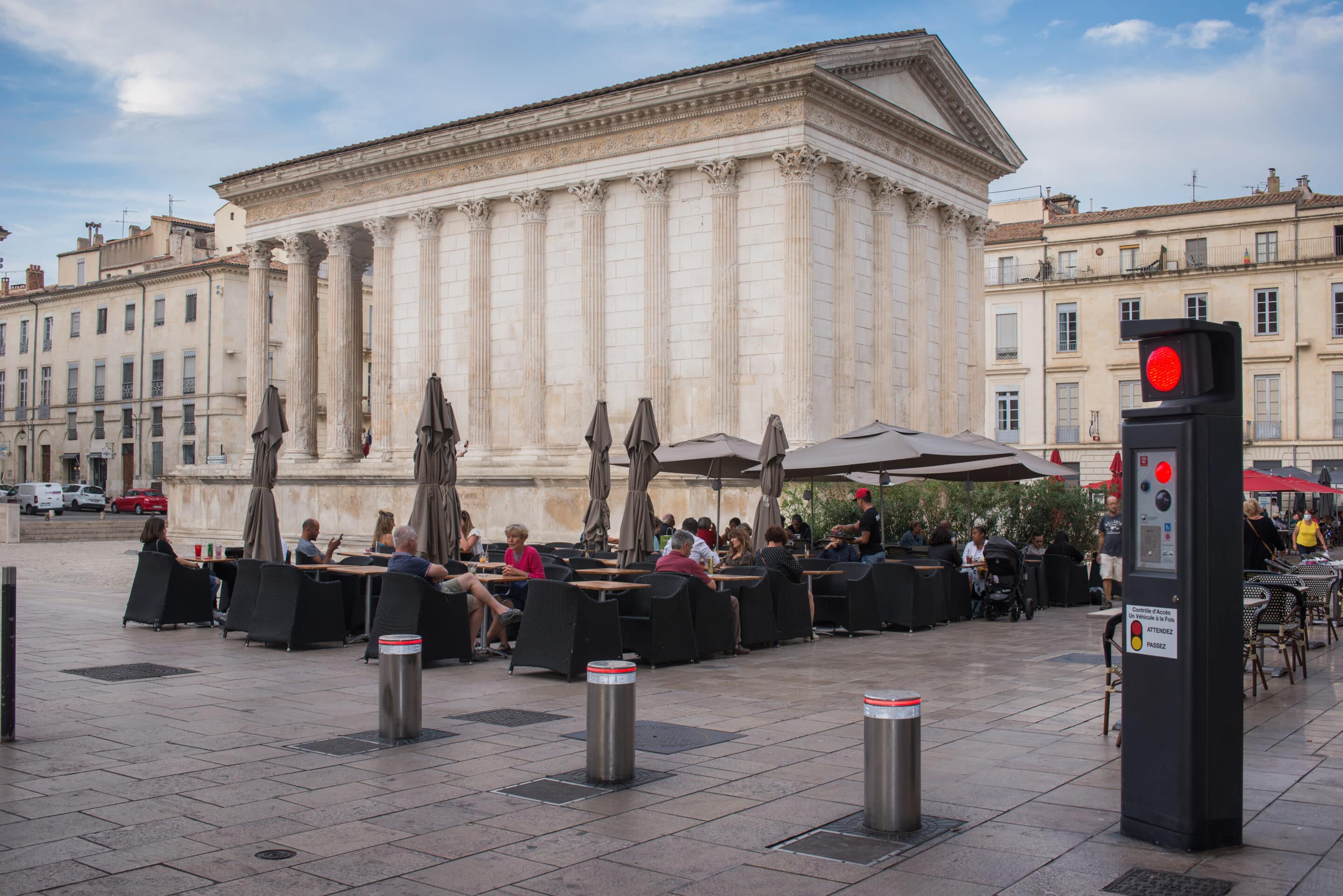 Nîmes équipée de bornes BES pour ses rues piétonnes