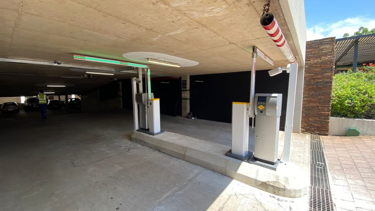 Barrière levante pour parking
